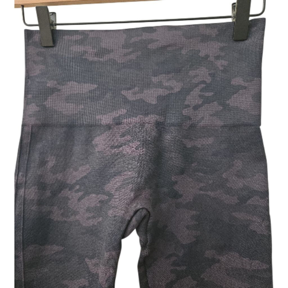 SPANX Camo Seamless Leggings - Picture 3 of 8